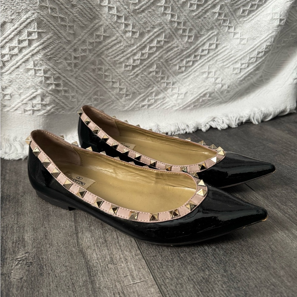 Pointed Black Flats